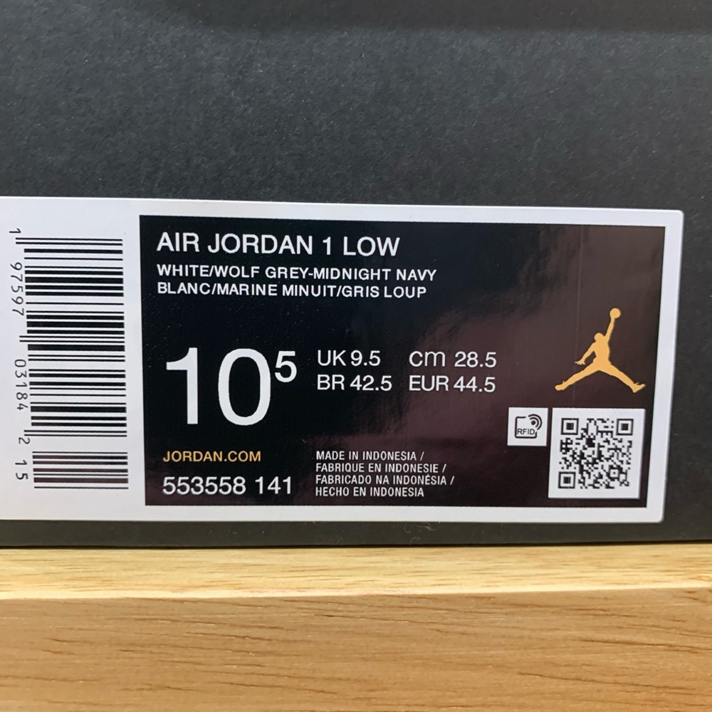 Nike Air Jordan 1 Low
White/Wolf Grey/Midnight Navy - Picture 10 of 11